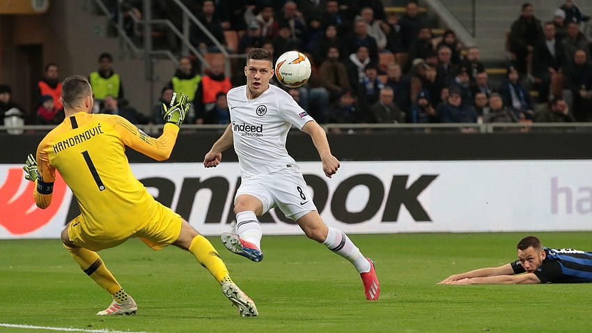 Luka Jović chips the ball over Samir Handanović to score the only, luka jovic HD wallpaper