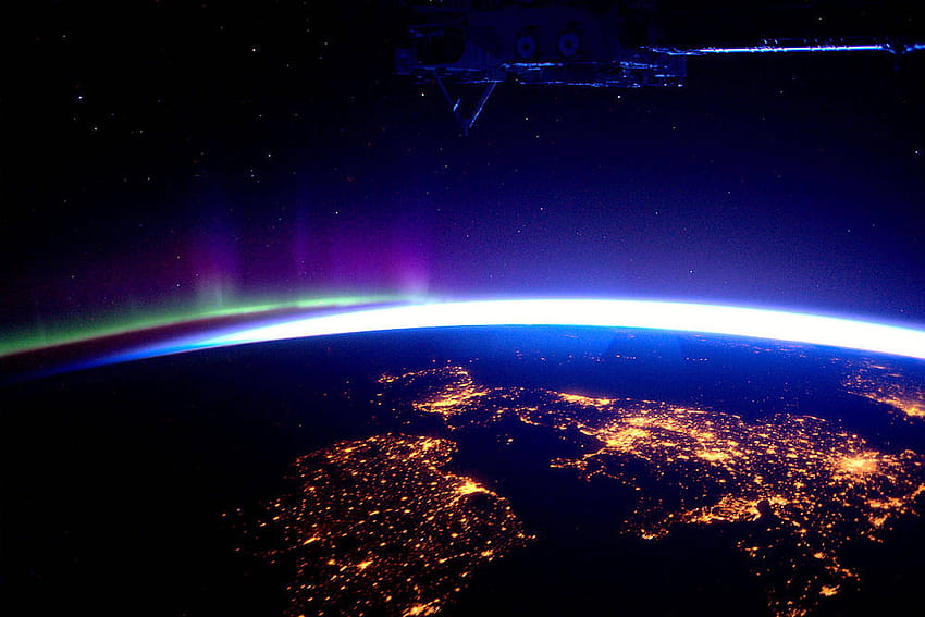 : Inggris Pada Malam Hari Dari Stasiun Luar Angkasa Internasional, aurora borealis dari luar angkasa Wallpaper HD