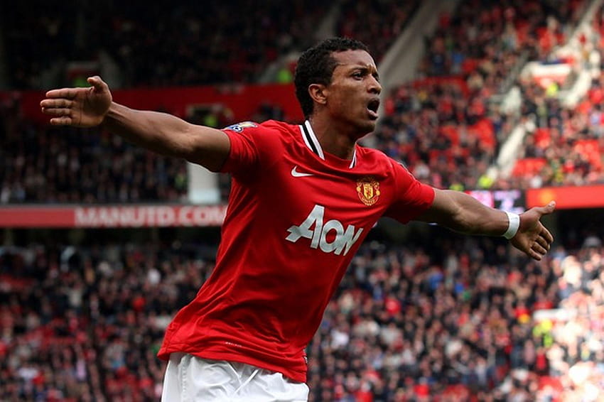 The halfback of Manchester United Luis Nani is flying over the HD wallpaper
