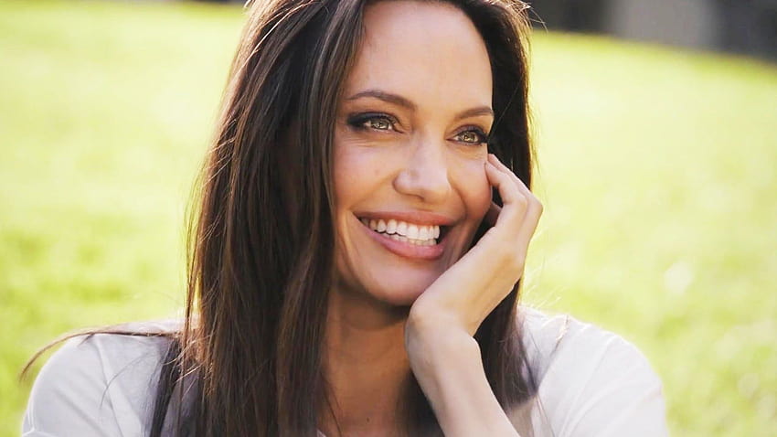 Angelina Jolie Says She's Been Working on 'Healing' Her Family After Brad Pitt Split, angelina jolie 2021 HD wallpaper