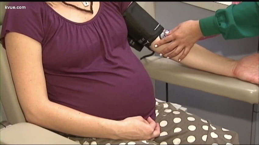 Un nuevo estudio sugiere que las madres pueden pasar el COVID fondo de pantalla
