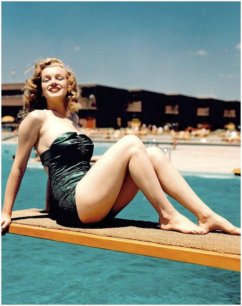 Marilyn Monroe Sitting on Diving Board. 1940's. HD phone wallpaper