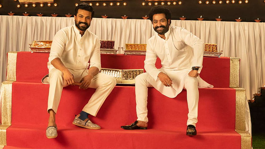 Las estrellas de RRR Jr NTR y Ram Charan se visten de blanco durante las celebraciones de Diwali en los platós fondo de pantalla