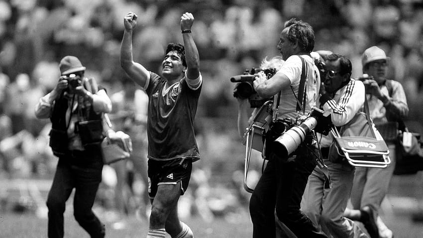 Falleció Diego Armando Maradona, maradona black and white HD wallpaper