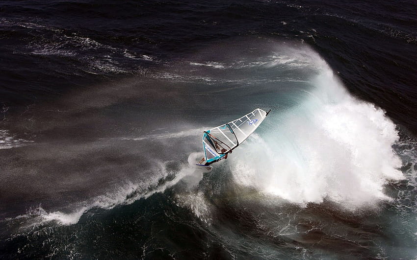 Windsurfing on Big Waves HD wallpaper