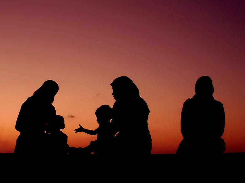 Famille musulmane au coucher du soleil, mère musulmane Fond d'écran HD