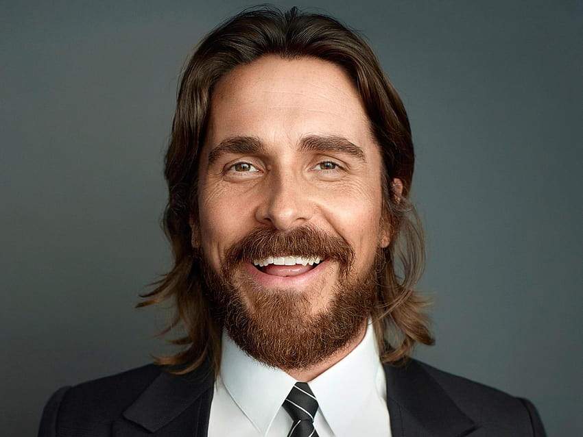 Actor, Christian Bale, Pelo largo, Sonrisa, Barba, Cara, Ojos, caras con barba fondo de pantalla