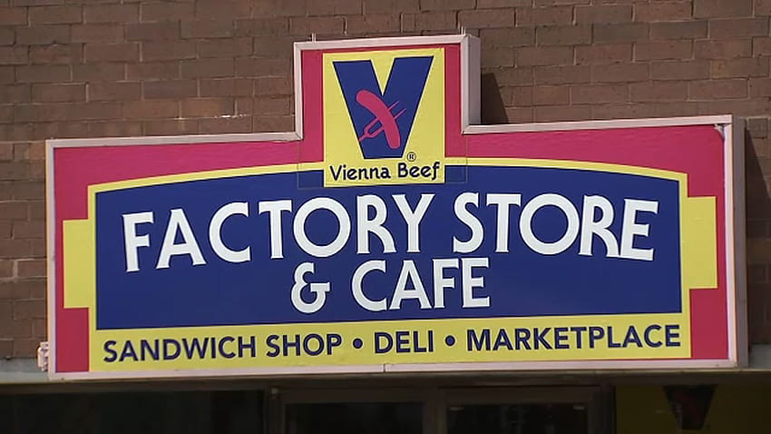 Vienna Beef Factory Store & Cafe, know for Chicago, they want the beef in the parking lot HD wallpaper