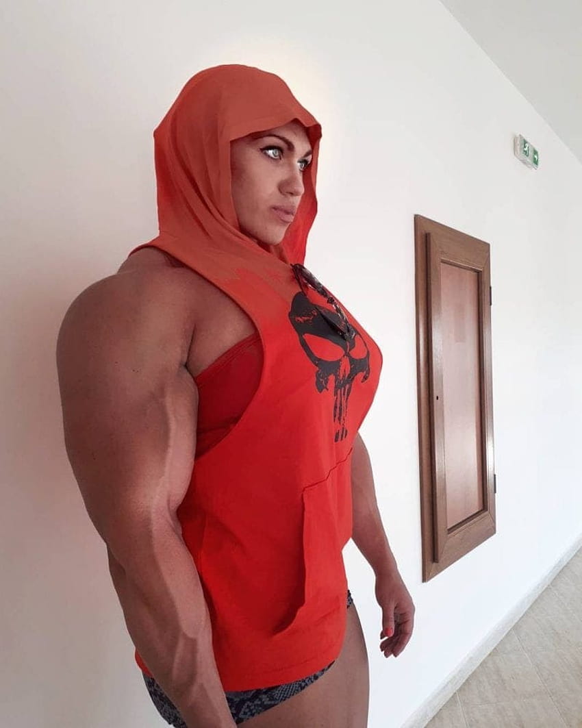 Russia's biggest female bodybuilder puts most men to shame, ladies bodybuilder HD phone wallpaper