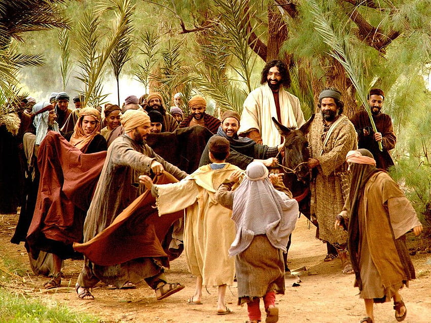 Biblia :: Triumfalny Wjazd :: Jezus triumfalnie wjeżdża do Jerozolimy na osiołku, podczas gdy tłum macha gałązkami palmowymi i krzyczy „Hosanna”. Wydarzenie wspominane w Niedzielę Palmową, Niedzielę Palmową Jezusa Tapeta HD