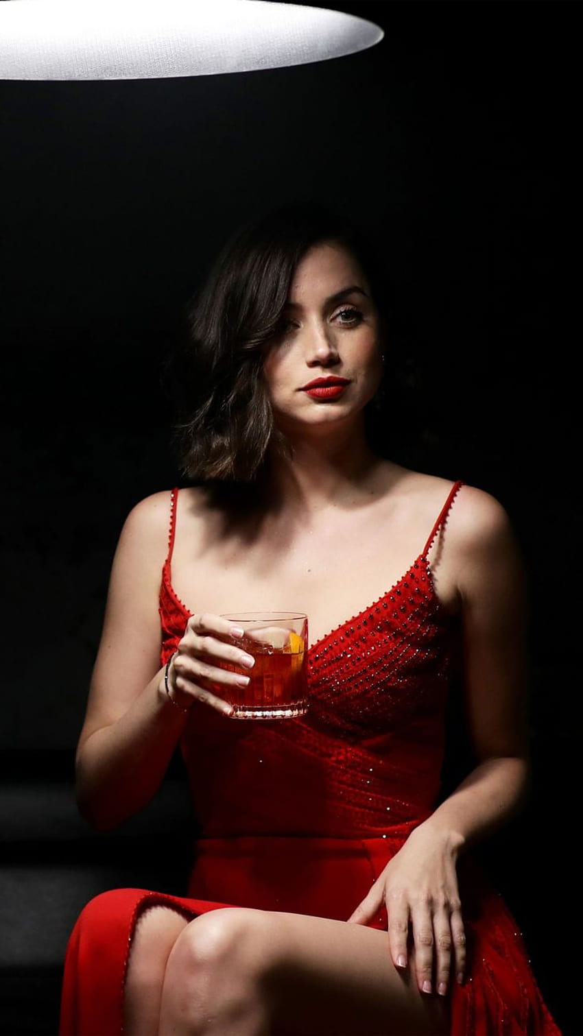 Beautiful Ana de Armas Red Dress With Drink Ultra Mobile, ana de armas uhq iphone HD電話の壁紙