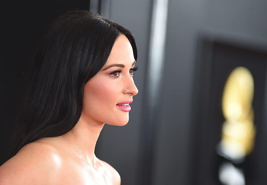 Kacey Musgraves faces criticism for cultural appropriation after wearing a Vietnamese dress, slit faced woman HD wallpaper