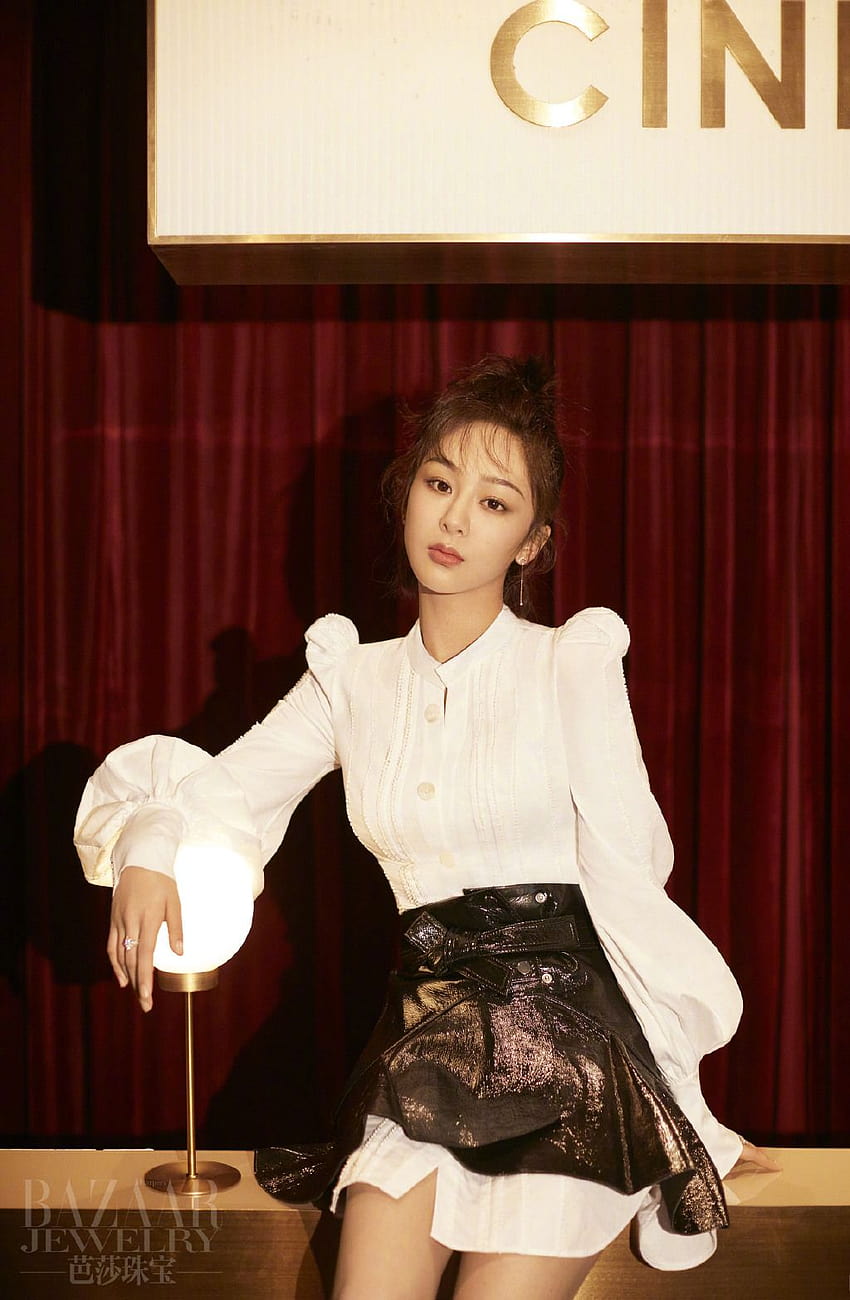 Die Schauspielerin Yang Zi auf dem Cover des Magazins <em> Bazaar Jewelry </em> HD-Handy-Hintergrundbild