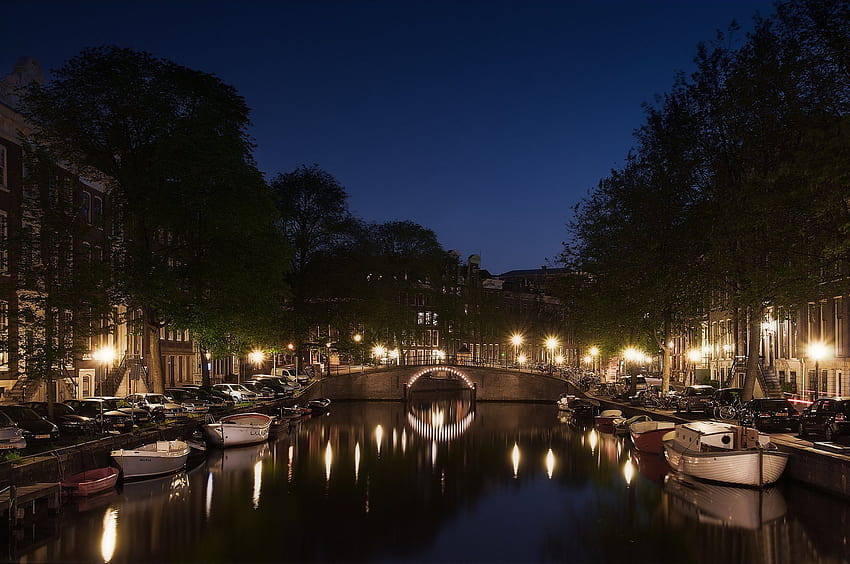 Holland street amsterdam canal reflection river night, evening on the canal HD wallpaper