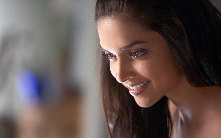 Uśmiechnięta aktorka Deepika Padukone, Deepika Padukone z bliska Tapeta HD