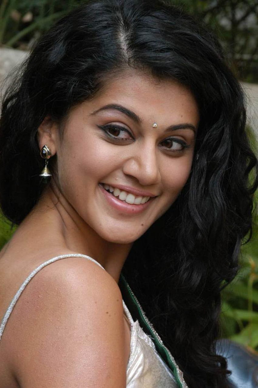 Tamil Actress Tapsee Hot Smiling Face Closeup, tamil actress close up ...