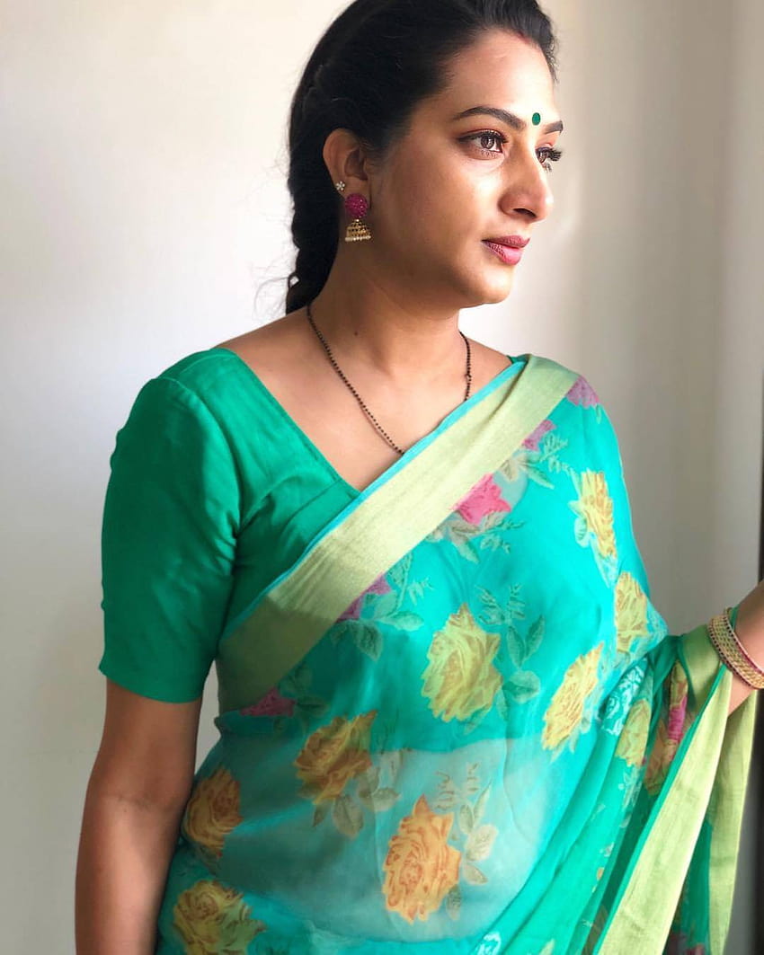 Telugu Actress Surekha Vani In Green Saree HD phone wallpaper