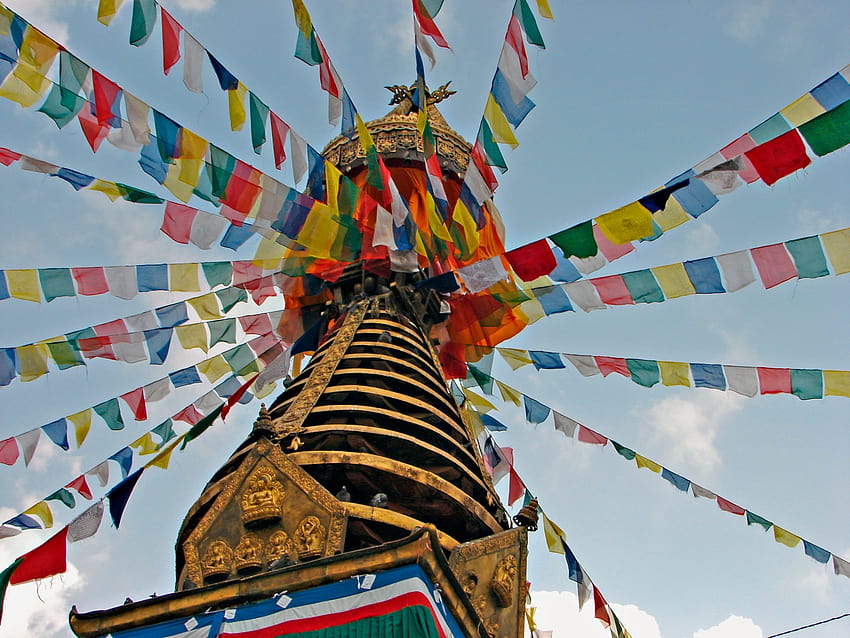 Blowin' In the Wind: Оценка на тибетските будистки молитвени знамена, тибетско знаме HD тапет