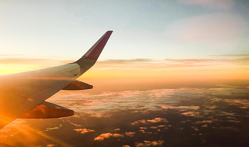 ในมุมมองการบินเครื่องบินจากหน้าต่างที่มีพื้นหลังพระอาทิตย์ตกที่สวยงาม 3023862 Stock ที่ Vecteezy มุมมองเครื่องบิน วอลล์เปเปอร์ HD