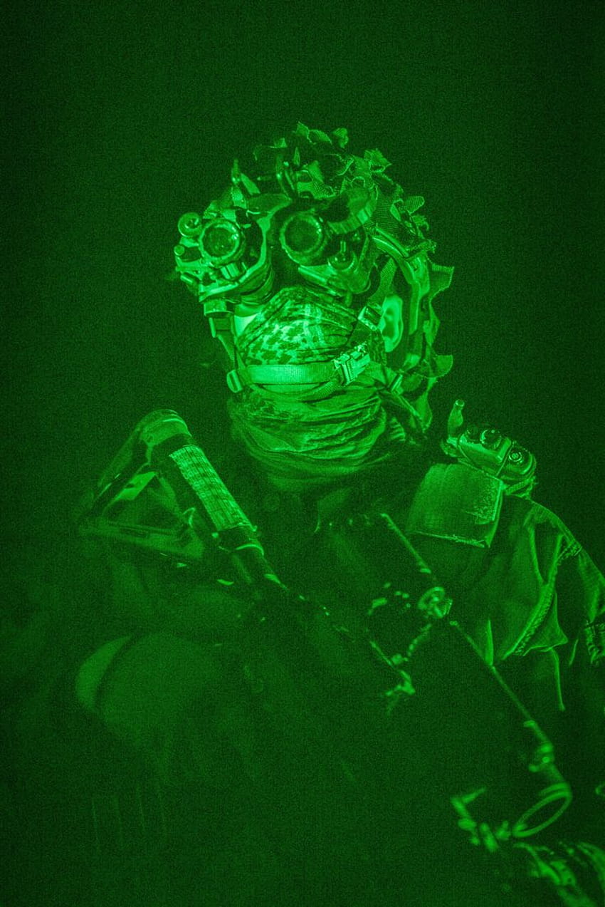 Soldat des Telemark-Bataillons, mit Nachtsichtbrille, Spezialeinheiten-Nachtsichtgerät HD-Handy-Hintergrundbild
