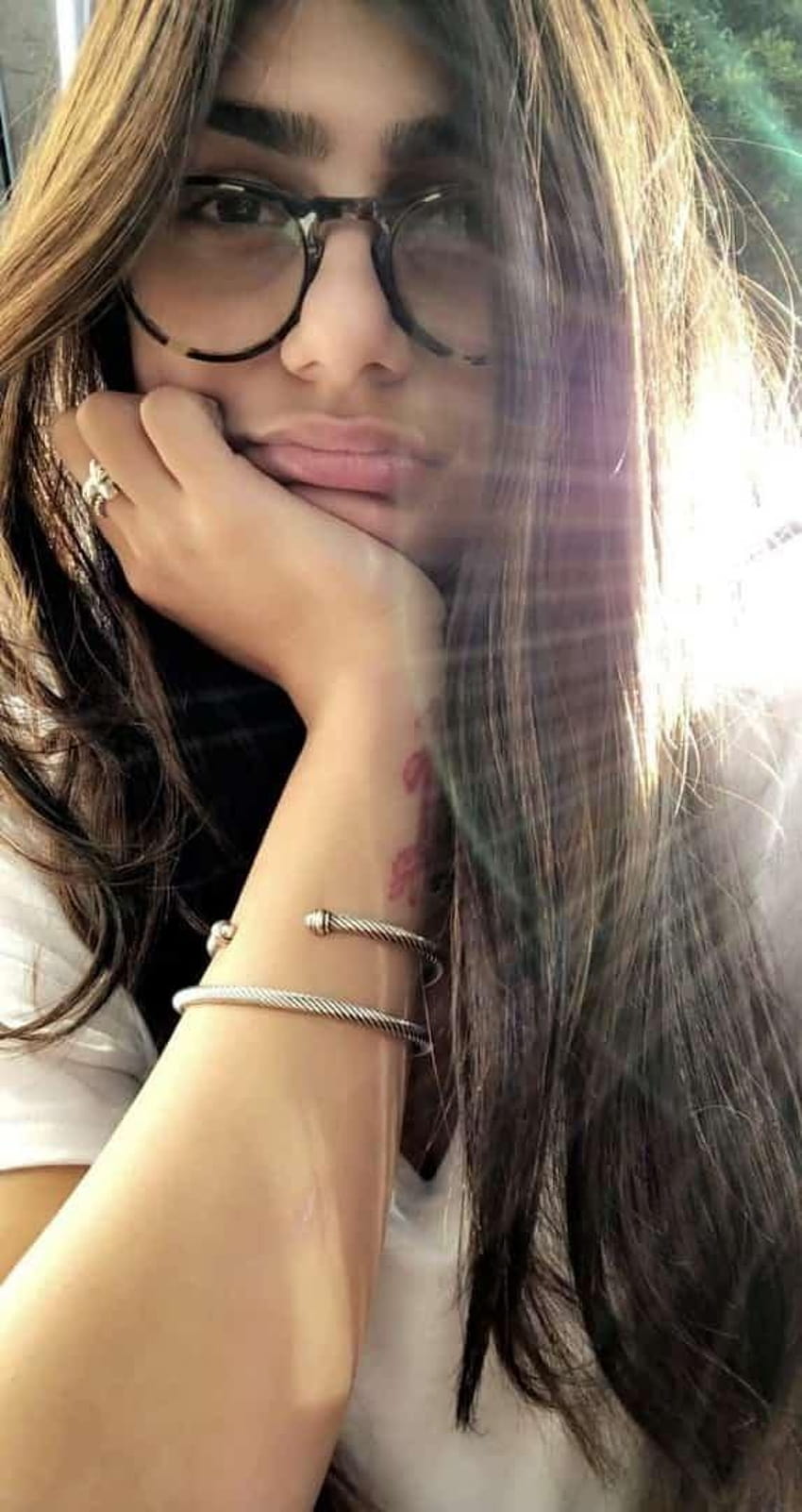 Mia Khalifa HD-Handy-Hintergrundbild