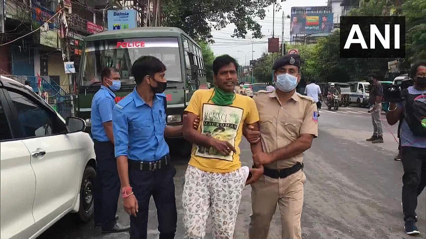 Най-малко 30 служители на BJP са държани от полицията в Западен Бенгал за „нетърсене на разрешение“ преди Юва Санкалп Ятра HD тапет