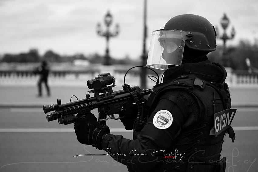 Oscar Barajas auf Groupe d'Intervention de la Gendarmerie Nationale HD-Hintergrundbild