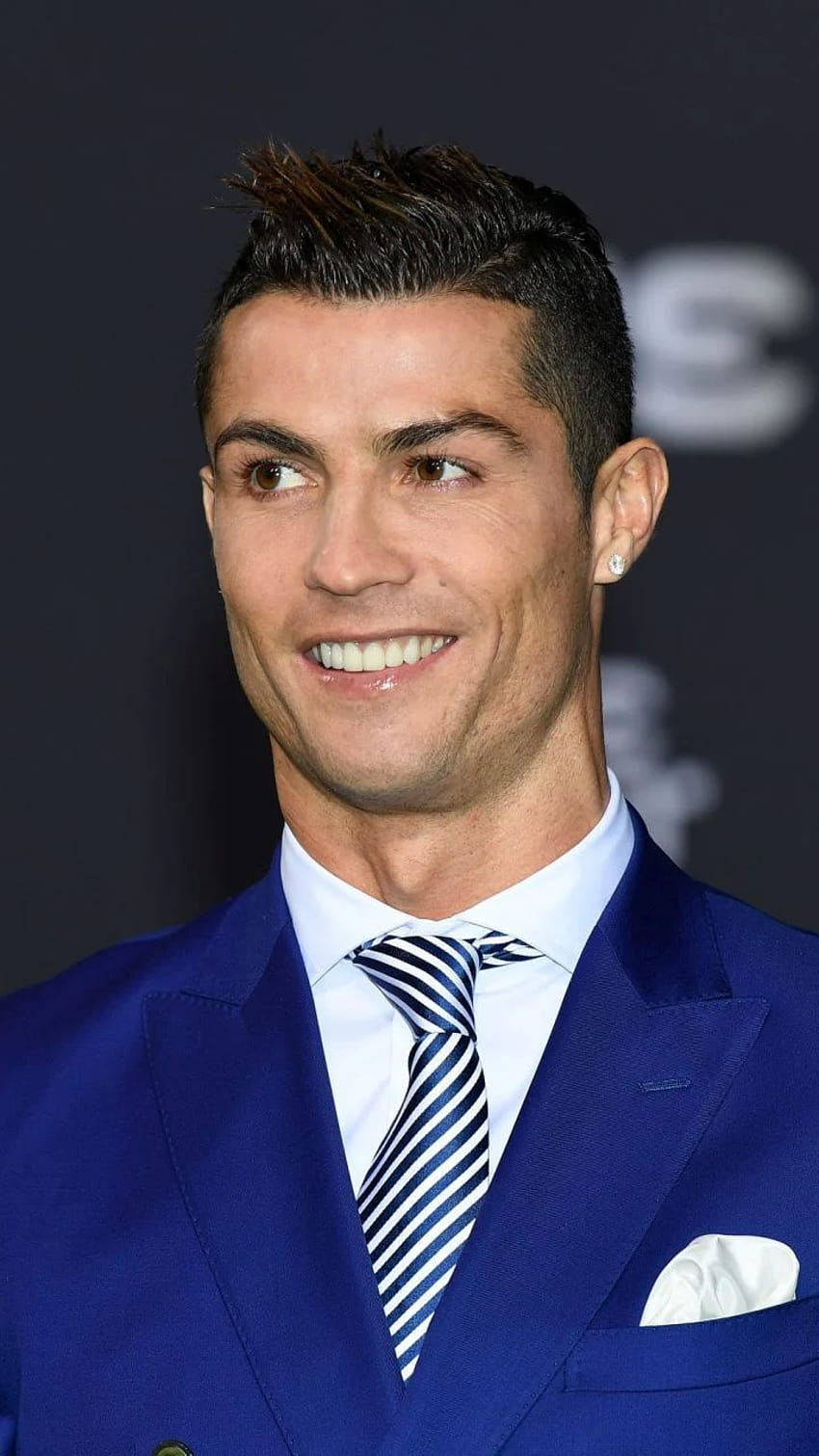 720x1280 Jas biru, Cristiano Ronaldo, senyum, senyum ronaldo wallpaper ponsel HD