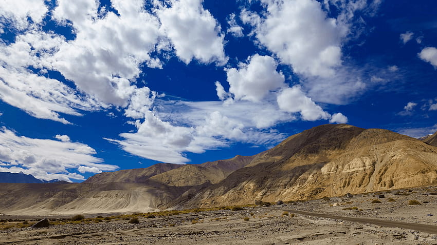 Timelapse Rolling Clouds Over Mountain , Leh, Ladakh HD wallpaper