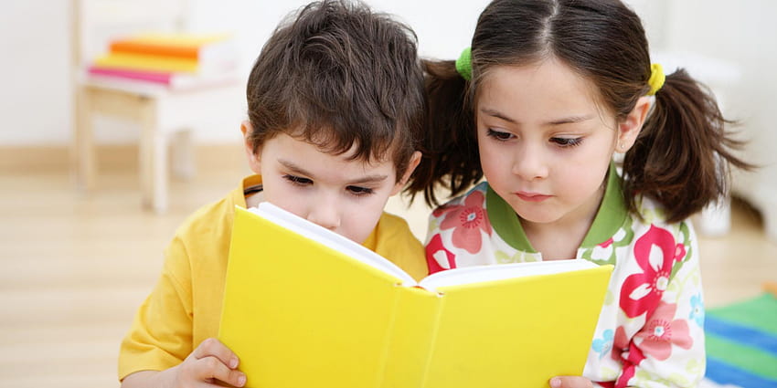 Dzieci czytają wysokiej jakości, dzieci w wieku szkolnym Tapeta HD
