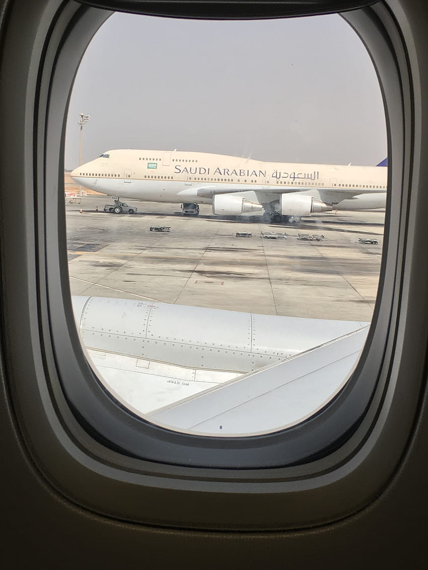 เครื่องบินของ Saudi Arabian Airlines เหลือประตูกว้าง วอลล์เปเปอร์โทรศัพท์ HD