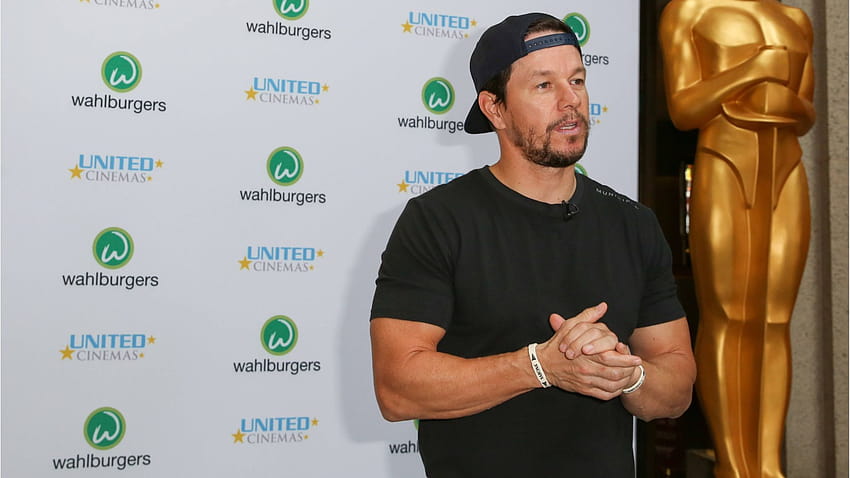 Mark Wahlberg is eating a 7,000 calories a day for a new role HD wallpaper