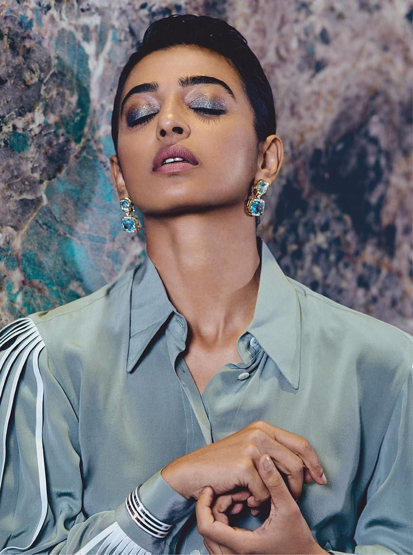 Radhika Apte para Harper's Bazaar India, radhika apte bazar fondo de pantalla del teléfono