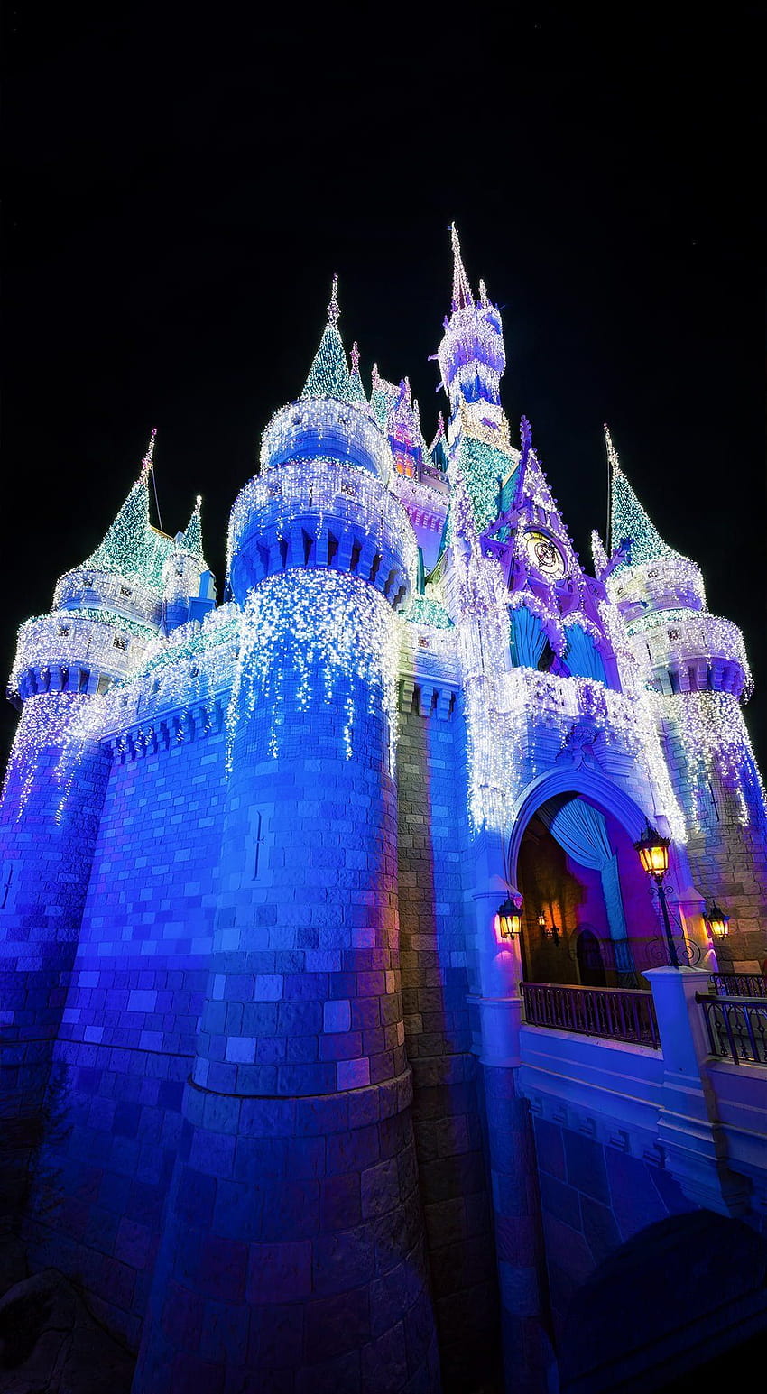 New Magic Kingdom Christmas, disneyland castle christmas HD phone wallpaper