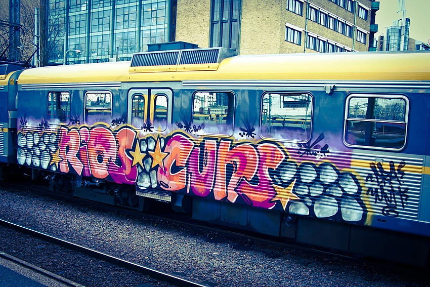 Graffiti The Train Street Art, street graffiti HD wallpaper