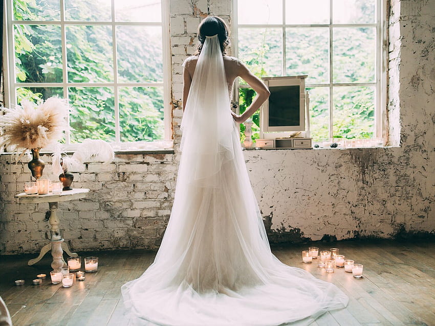 The Best Time to Take Off Your Wedding Veil, wedding dresses with veils