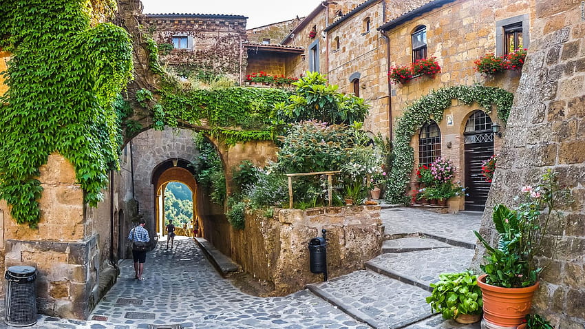 Civita di Bagnoregio: Die italienische Stadt, die Eintritt verlangt, italienischer Dorfplatz HD-Hintergrundbild