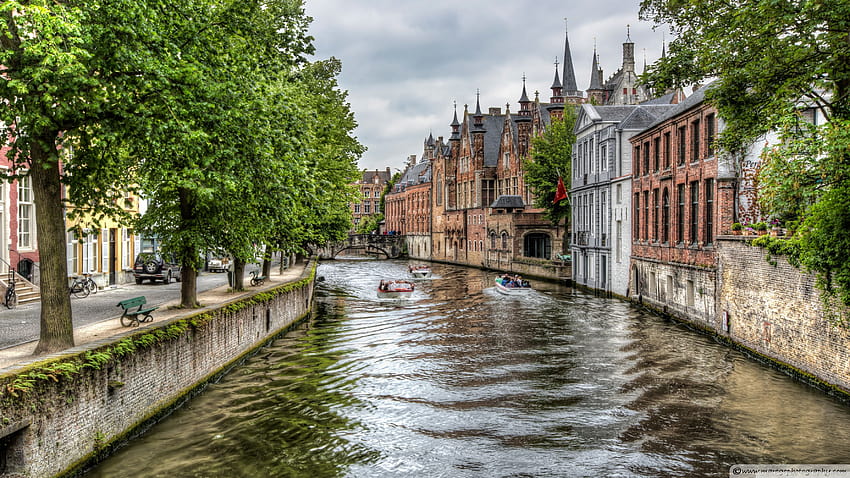 El Canal Groenerei en Brujas, Brujas, Bélgica fondo de pantalla