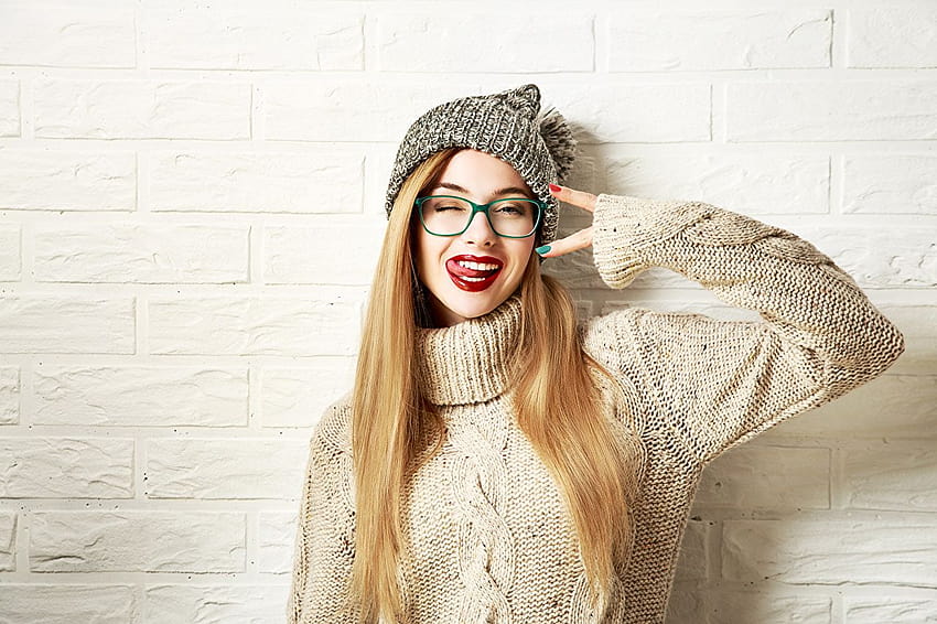 Blonde girl Face female Winter hat Sweater eyeglasses, blonde girl eyeglasses HD wallpaper