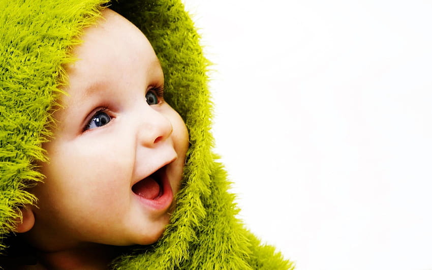かわいい赤ちゃんの笑顔は、マラヤーラム語の自然に揺さぶられます。 高画質の壁紙