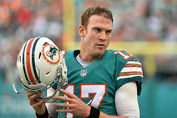 Download Miami Dolphins Ryan Tannehill Ponting Finger Wallpaper