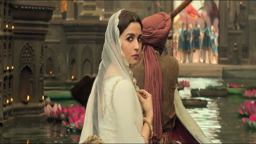 Alia bhatt dress in kalank clearance movie