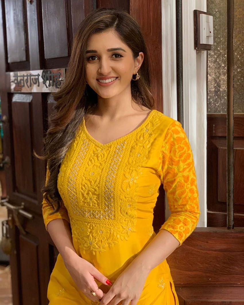 Nidhi Shah auf Instagram: „Allein die Farbe Gelb bringt mich zum Lächeln HD-Handy-Hintergrundbild
