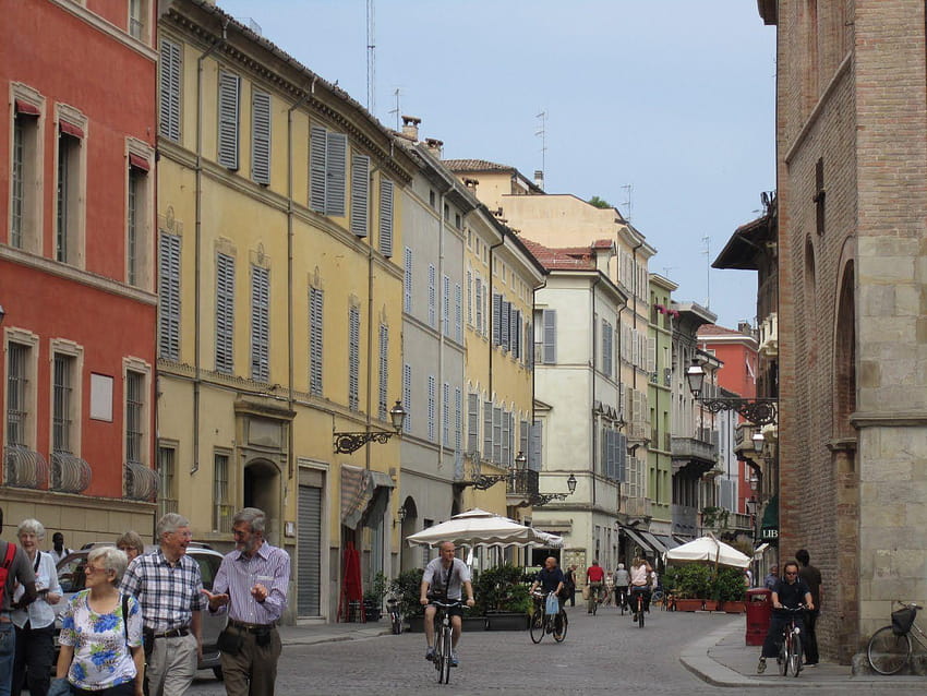 City street in Parma, Italy and HD wallpaper