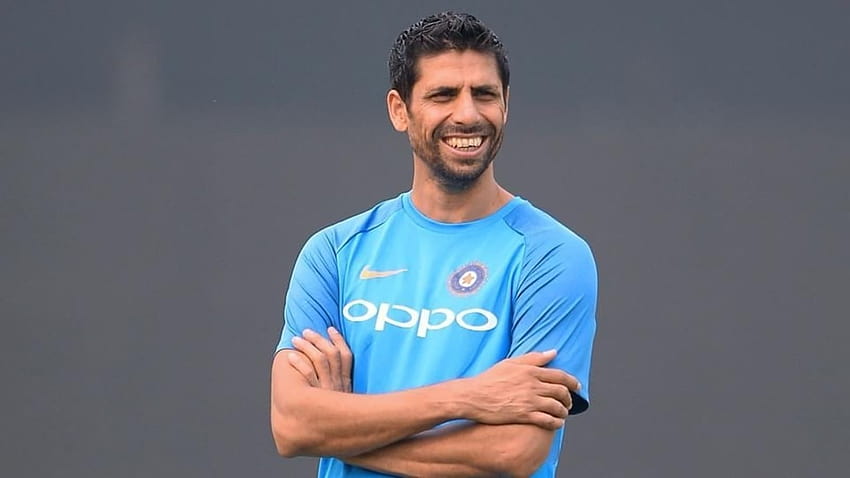 Nessuna minaccia al suo posto ': Ashish Nehra sceglie il veloce attacco di bowling dell'India per il primo test contro l'Inghilterra Sfondo HD