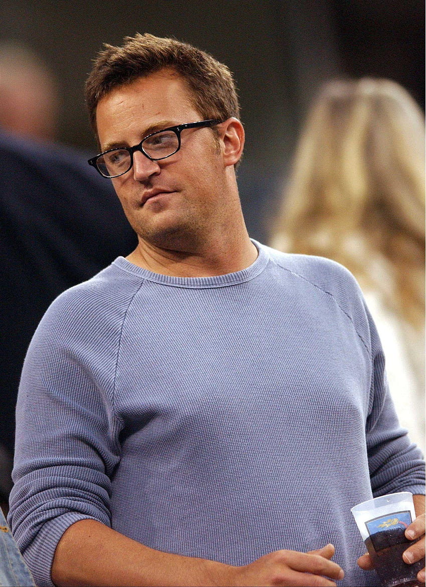 Matthew Perry in glasses...need I say more?, chandler bing HD phone wallpaper