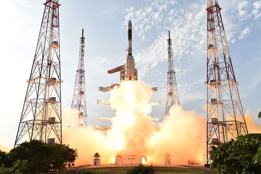 : Il GSLV indiano vola verso il cielo sereno con INSAT Sfondo HD