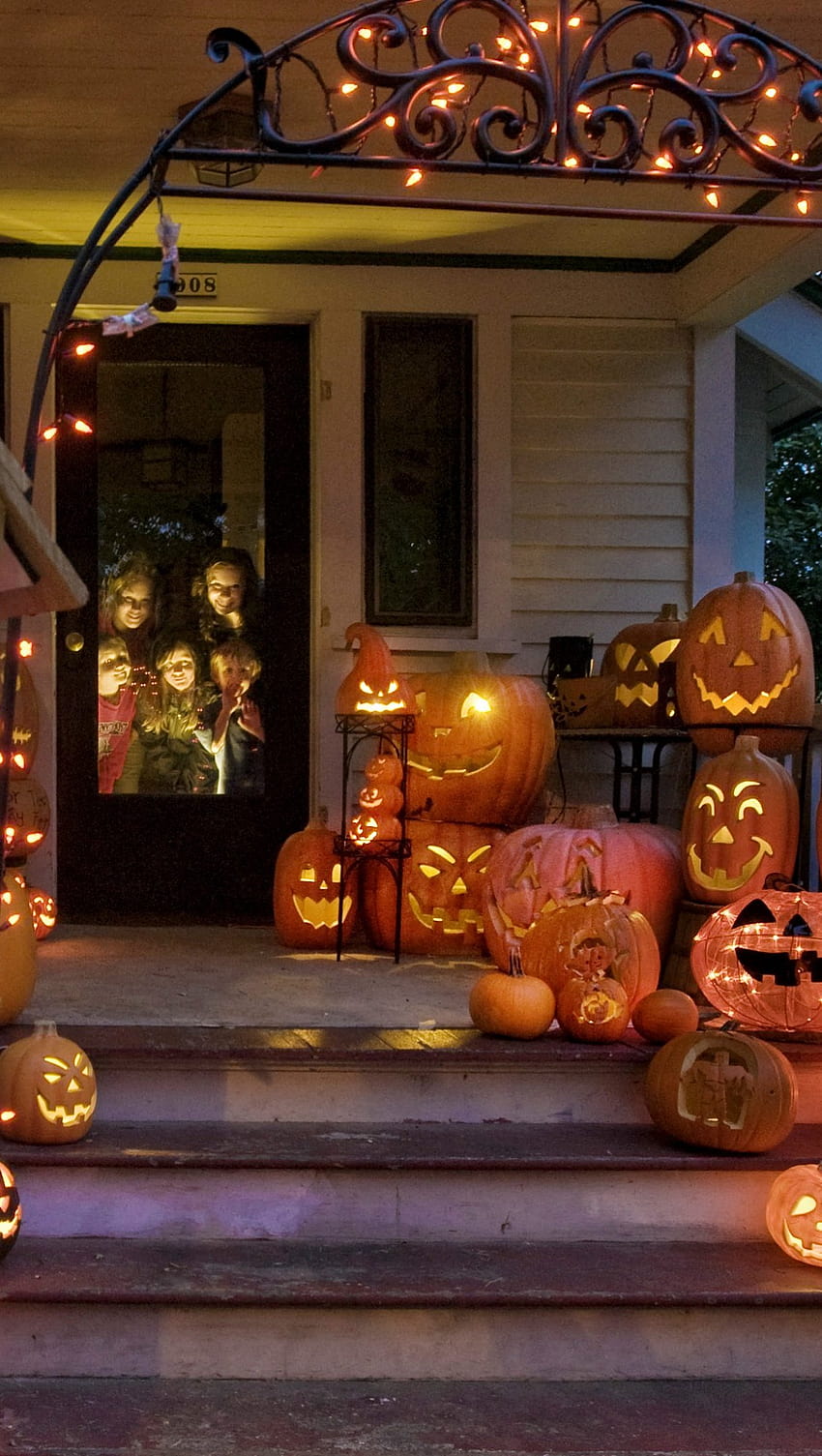 Haus dekoriert für Halloween Ultra ID:3827, vertikale Halloween-Party HD-Handy-Hintergrundbild