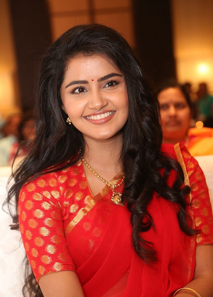 Anupama Parameswaran Hot in Red Saree Neueste Stander, Anupama Parameswaran Saree HD-Handy-Hintergrundbild