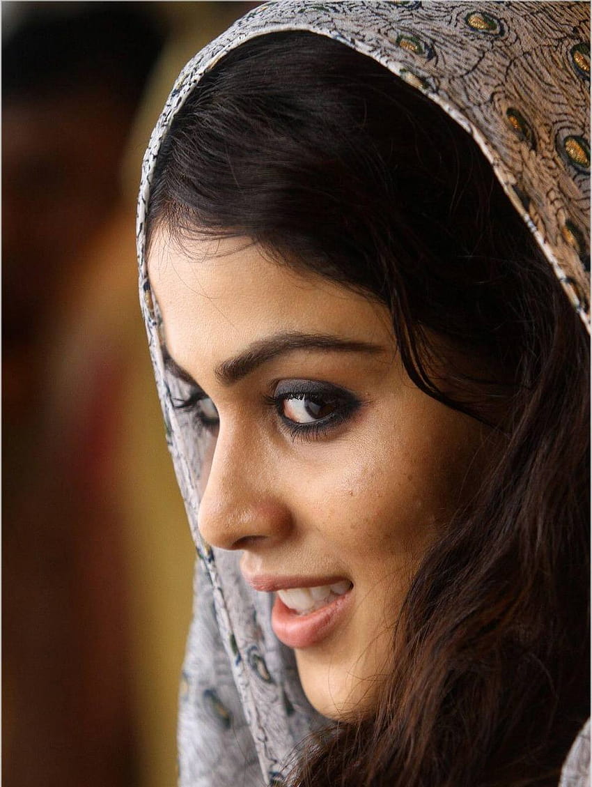 SouthMovieActress: Genelia in happy sexy close up images